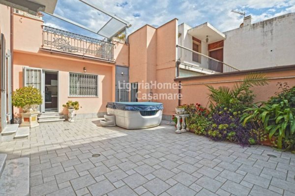 casa indipendente in vendita a Bordighera