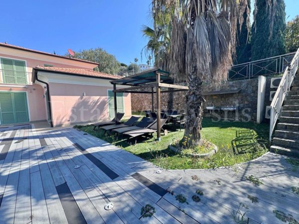 casa indipendente in vendita a Bordighera