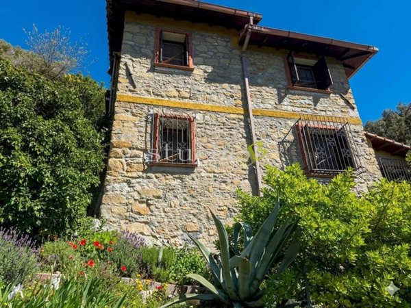 casa indipendente in vendita a Bordighera in zona Sasso