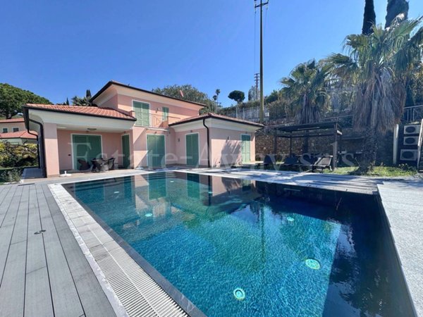 casa indipendente in vendita a Bordighera