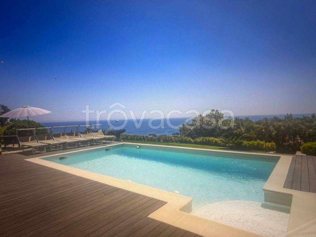 casa indipendente in vendita a Bordighera