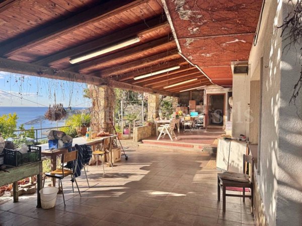 casa indipendente in vendita a Bordighera
