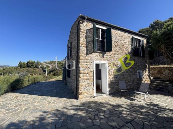 casa indipendente in vendita a Bordighera