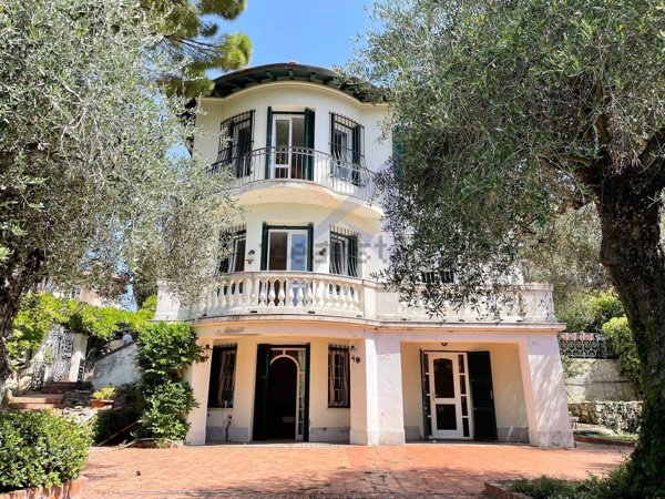 casa indipendente in vendita a Bordighera