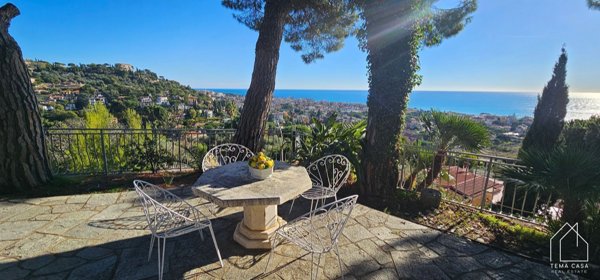 casa indipendente in vendita a Bordighera