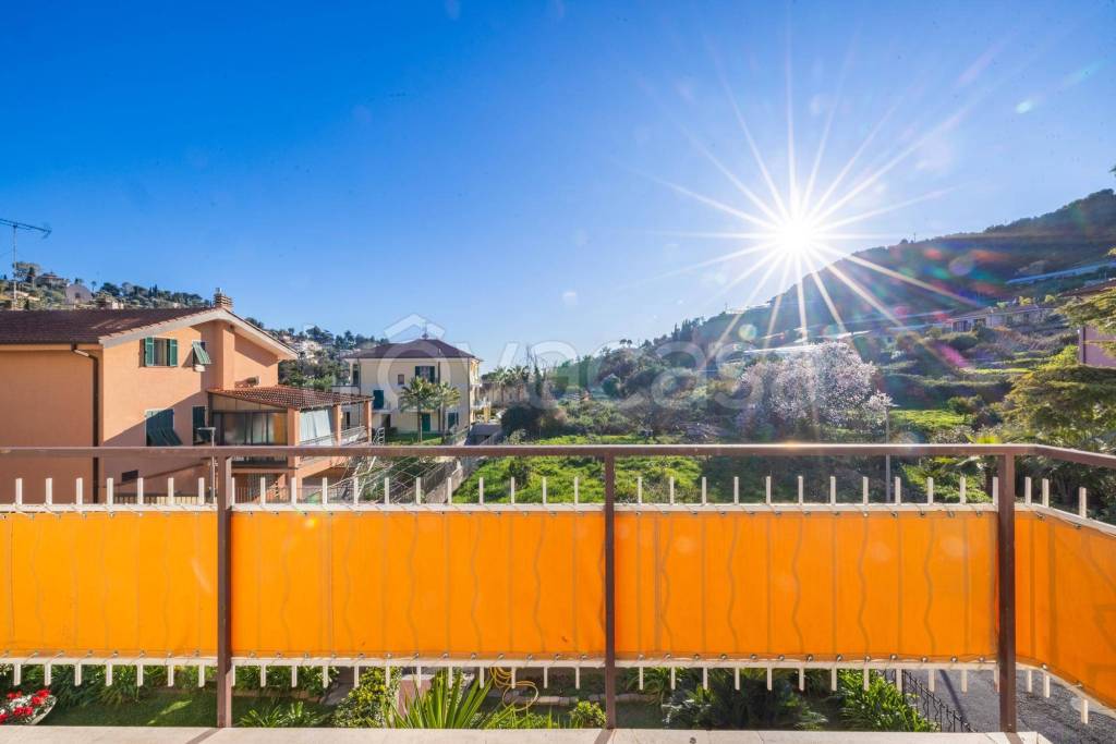 appartamento in vendita a Bordighera in zona Borghetto San Nicolò