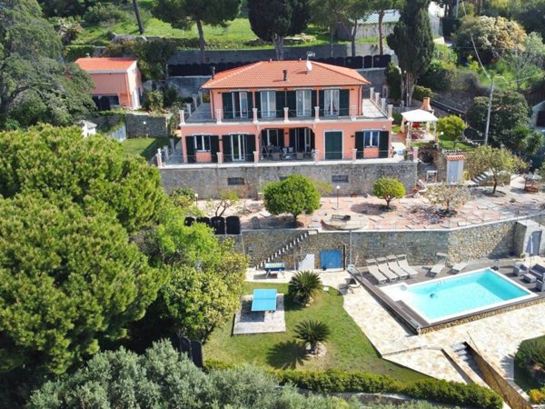 casa indipendente in vendita a Bordighera