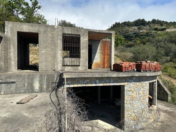 locale commerciale in vendita a Bordighera