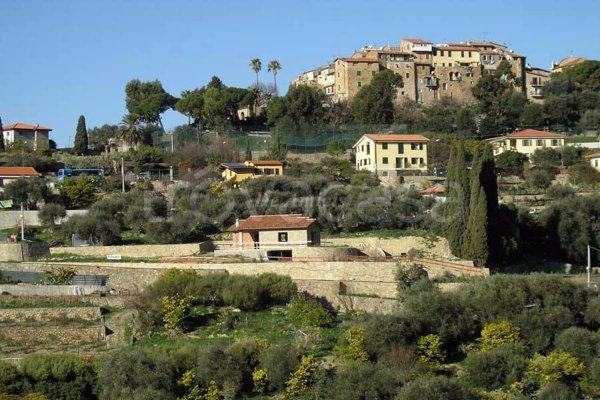 casa indipendente in vendita a Bordighera in zona Sasso