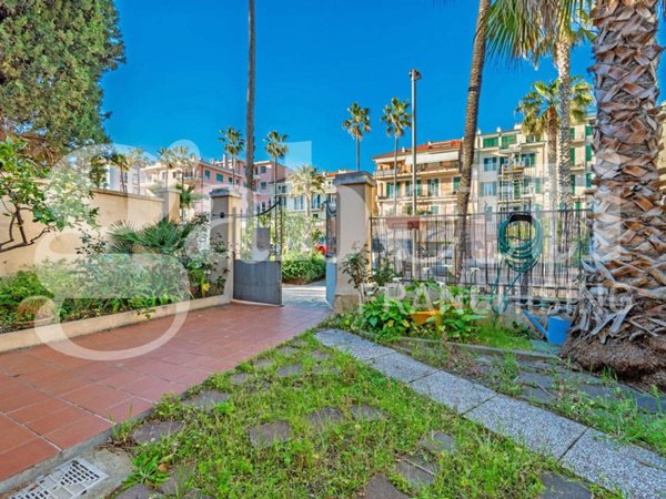 casa indipendente in vendita a Bordighera