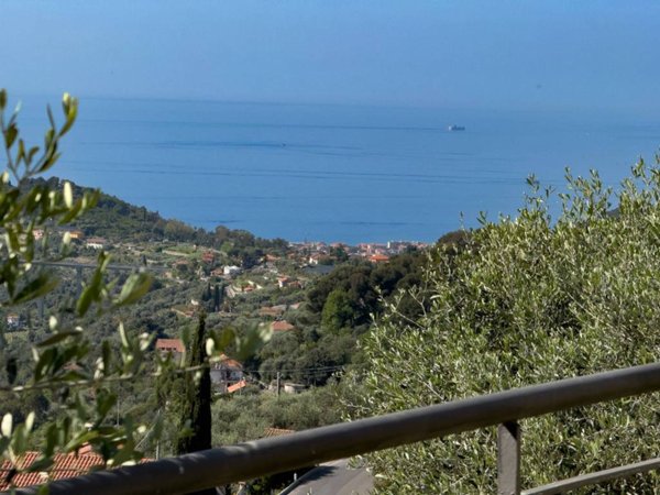 casa indipendente in vendita a Bordighera