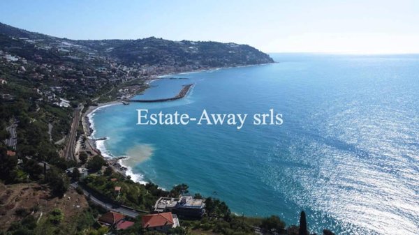 casa indipendente in vendita a Bordighera