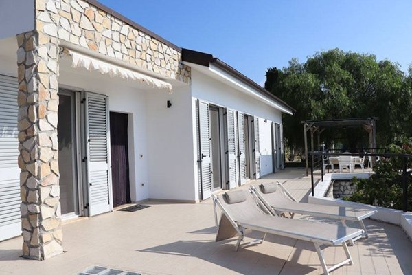 casa indipendente in vendita a Bordighera