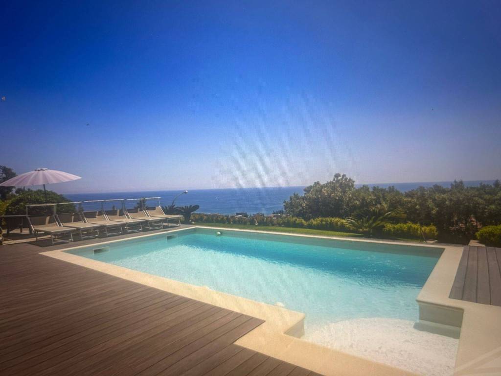 casa indipendente in vendita a Bordighera