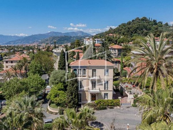 casa indipendente in vendita a Bordighera