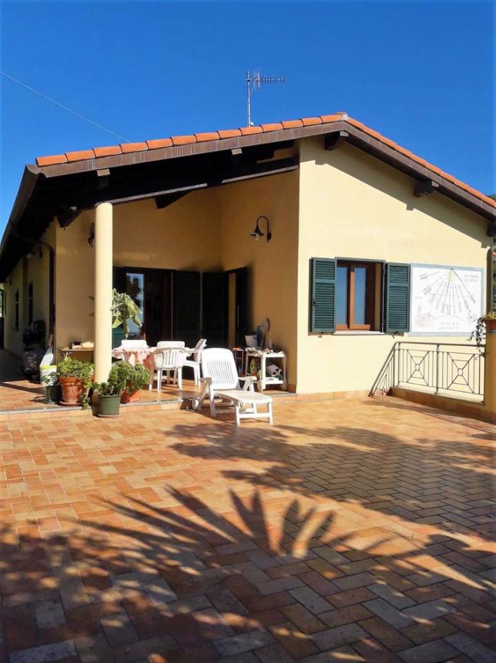 casa indipendente in vendita a Bordighera