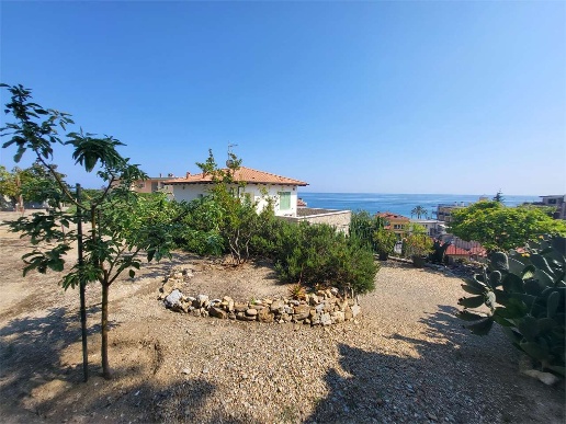 casa indipendente in vendita a Bordighera