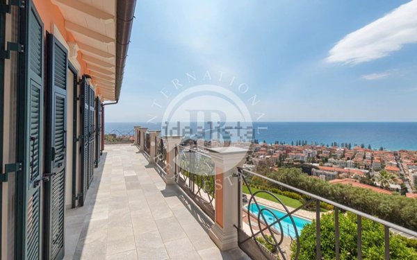 casa indipendente in vendita a Bordighera