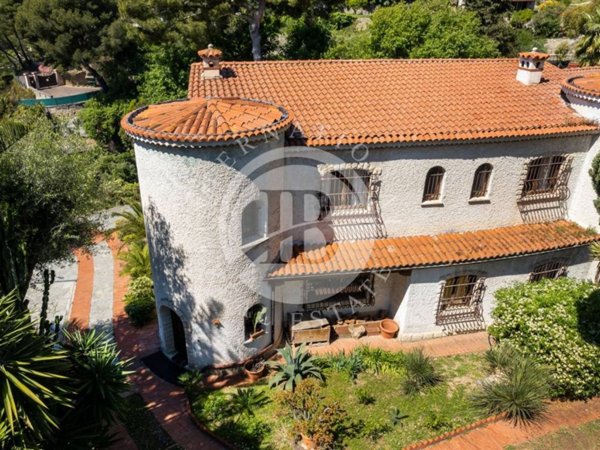 casa indipendente in vendita a Bordighera