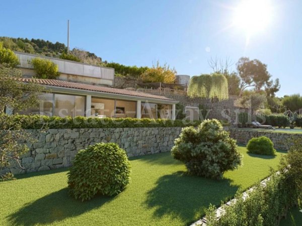 casa indipendente in vendita a Bordighera