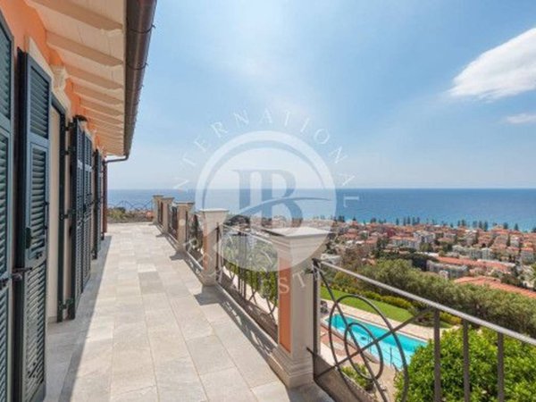 casa indipendente in vendita a Bordighera