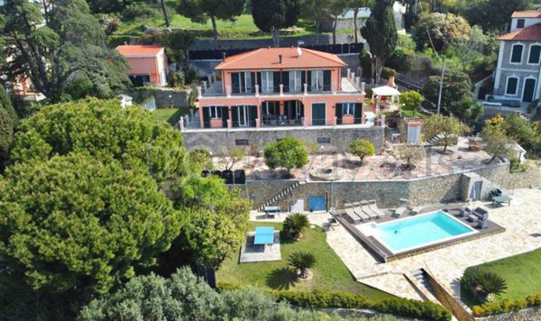 casa indipendente in vendita a Bordighera