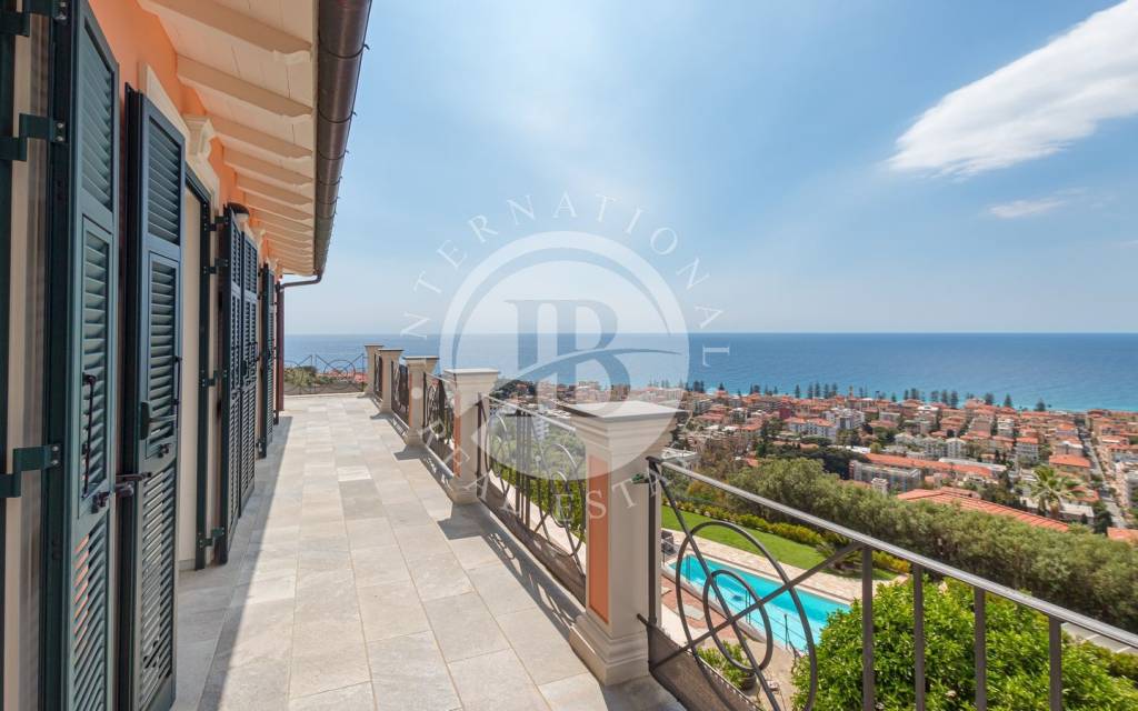casa indipendente in vendita a Bordighera