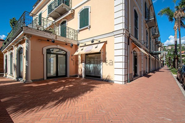 locale commerciale in vendita a Bordighera