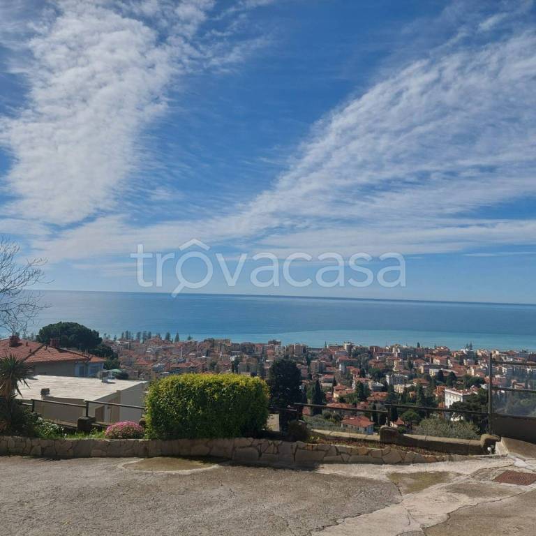 casa indipendente in vendita a Bordighera