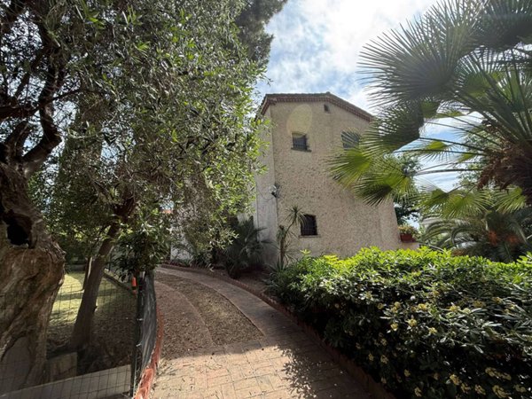 casa indipendente in vendita a Bordighera