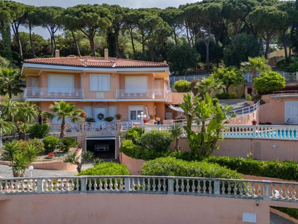 casa indipendente in vendita a Bordighera