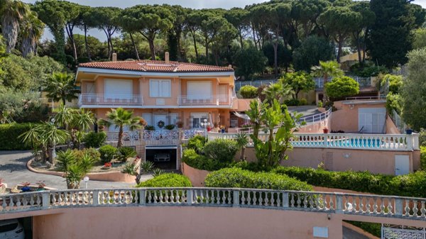 casa indipendente in vendita a Bordighera