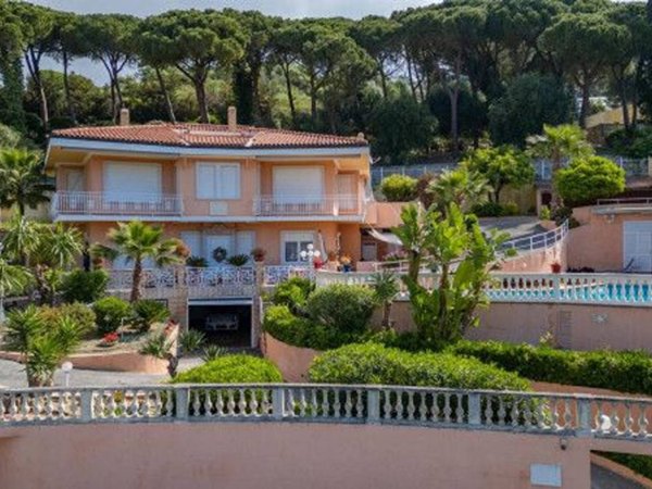casa indipendente in vendita a Bordighera