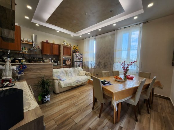 casa indipendente in vendita a Bordighera in zona Borghetto San Nicolò