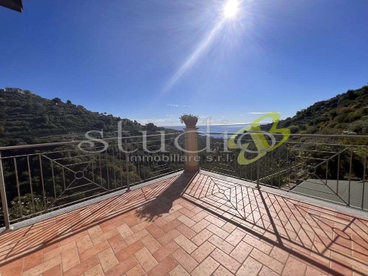 casa indipendente in vendita a Bordighera in zona Sasso