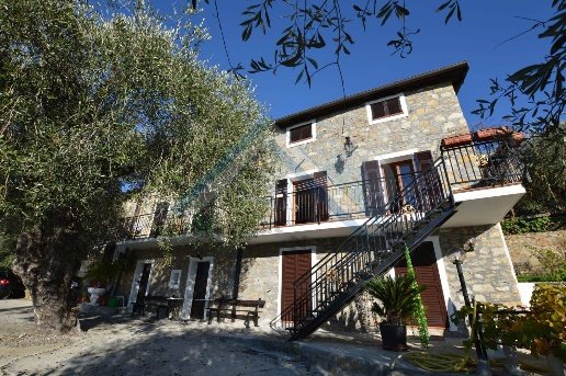 casa indipendente in vendita a Bordighera in zona Sasso
