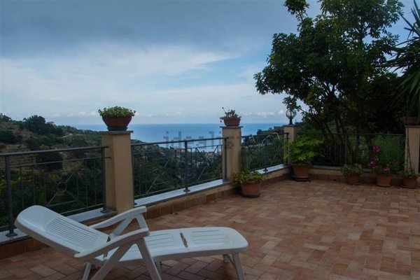 casa indipendente in vendita a Bordighera