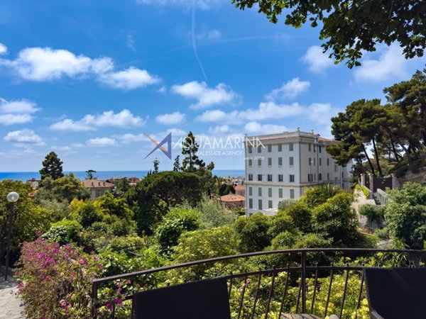 casa indipendente in vendita a Bordighera