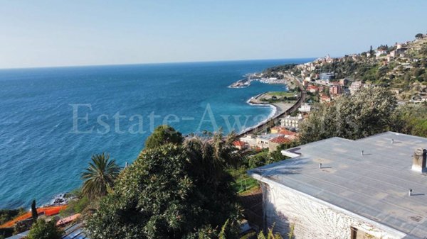 casa indipendente in vendita a Bordighera