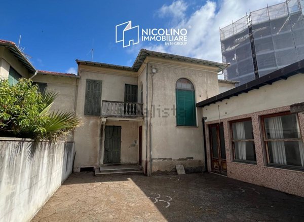 casa indipendente in vendita a Bordighera