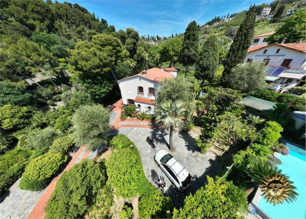 casa indipendente in vendita a Bordighera
