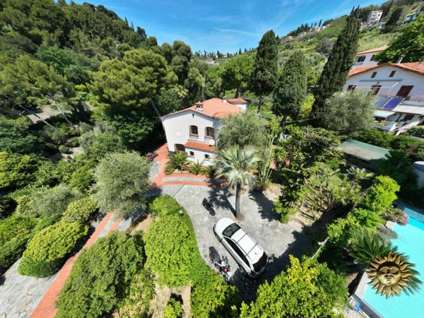 casa indipendente in vendita a Bordighera