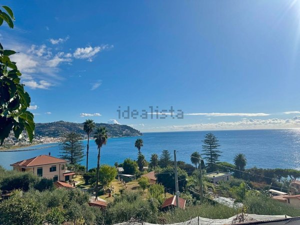 casa indipendente in vendita a Bordighera