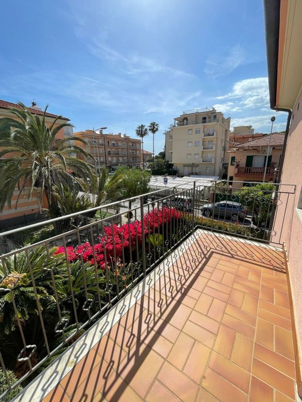 casa indipendente in vendita a Bordighera