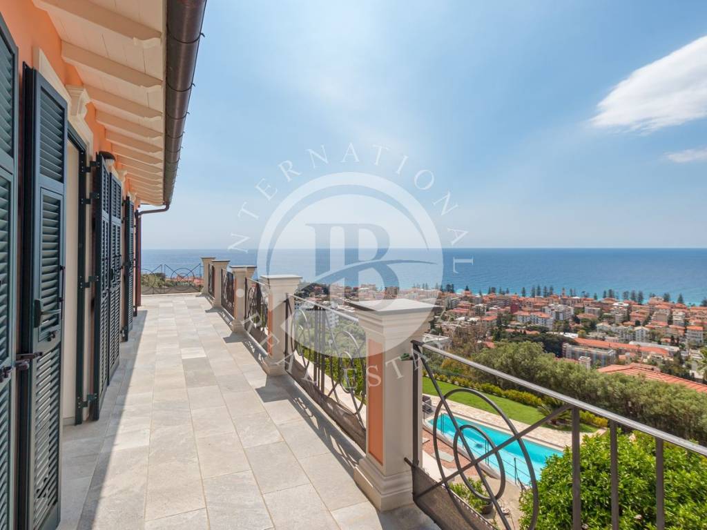 casa indipendente in vendita a Bordighera