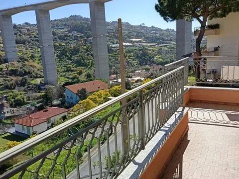 appartamento in vendita a Bordighera in zona Borghetto San Nicolò