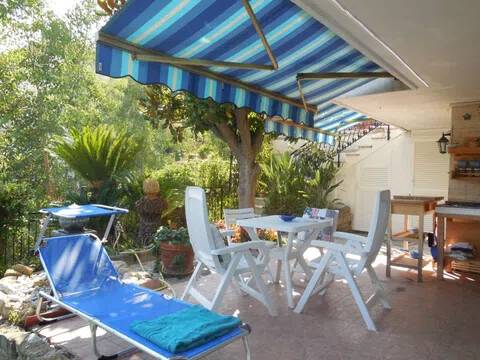 appartamento in vendita a Bordighera in zona Borghetto San Nicolò