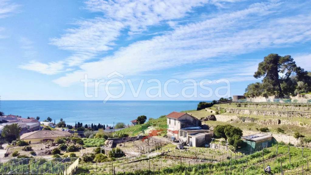 casa indipendente in vendita a Bordighera