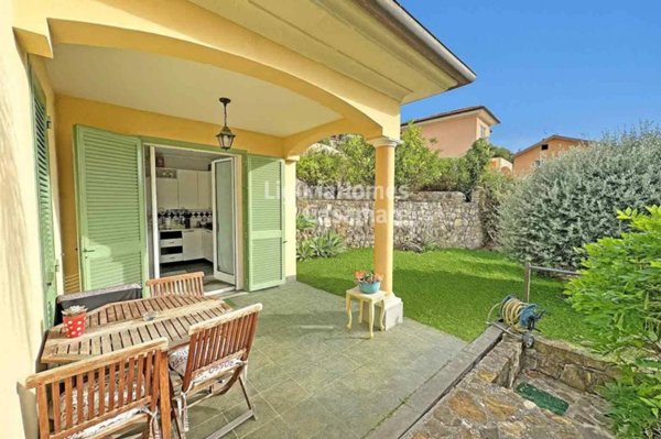 casa indipendente in vendita a Bordighera in zona Borghetto San Nicolò