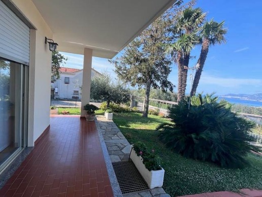 casa indipendente in vendita a Bordighera in zona Sasso